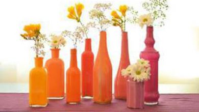 با بطری‌های ساده گلدان بسازید