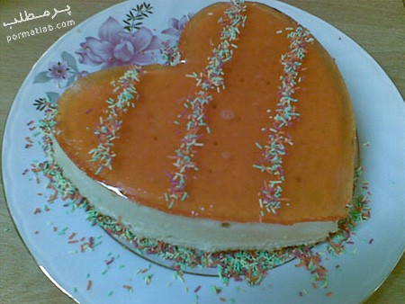 کیک اسفنجی تزیین شده با ژله